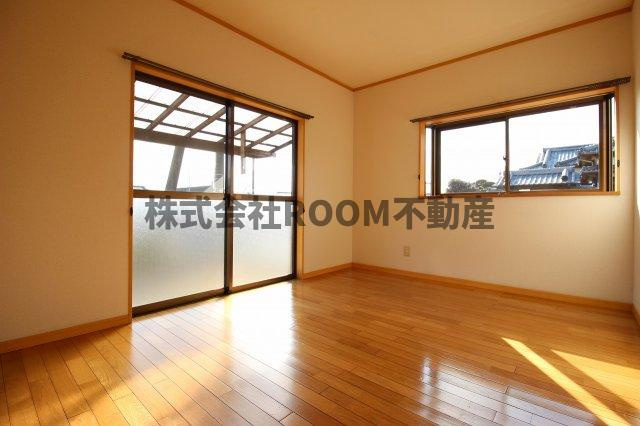 ヴィラージュ榎堀の居間・リビング|ゆったりとした居間です