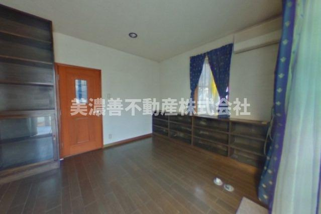 ５８０１８　岐阜市大蔵台中古戸建ての洋室