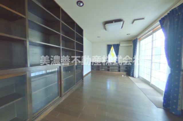 ５８０１８　岐阜市大蔵台中古戸建ての洋室