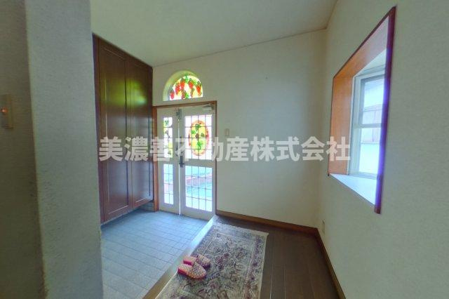 ５８０１８　岐阜市大蔵台中古戸建ての玄関