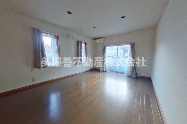 ５８０１８　岐阜市大蔵台中古戸建ての洋室