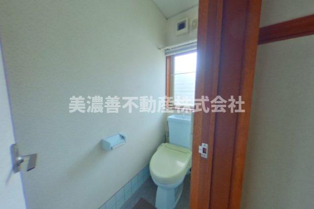 ５８０１８　岐阜市大蔵台中古戸建てのトイレ