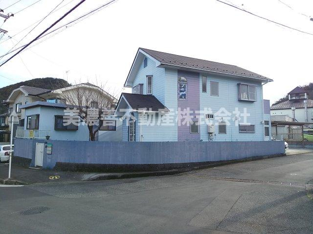 ５８０１８　岐阜市大蔵台中古戸建ての外観