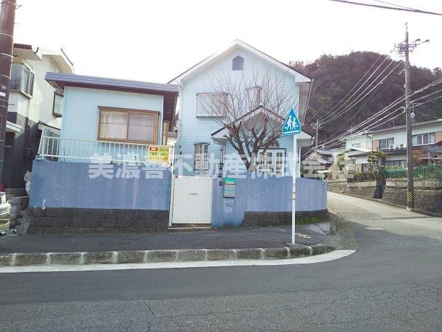 ５８０１８　岐阜市大蔵台中古戸建ての外観