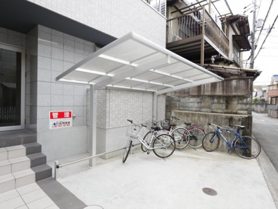 【駐車場】 | フラッティ花園春日 | 屋根付き駐輪場