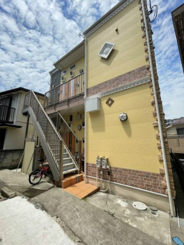 【外観】 | ユナイト東白楽マリオット・オペラ | 猫ちゃんOKの2階建てアパートです♪東急東横線「東白楽」駅まで徒歩10分！2駅利用可能で通勤通学・お買物にも便利な立地です♪