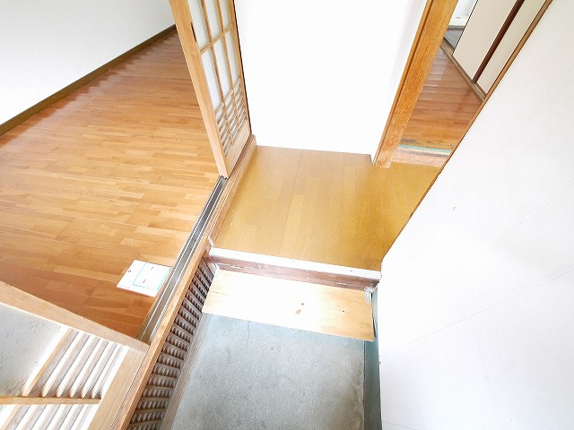 北袋町貸家の玄関