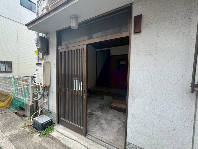 銀座通り戸建（雑賀町戸建）の玄関