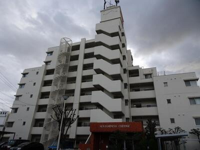 【外観】 | サンファミネス千年　★仲介手数料無料★　千年小学校　宮中学校 | リノベーション済み。
保証付きマンションです。