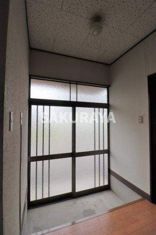 挽野方貸家の玄関|現況と異なる場合があります。