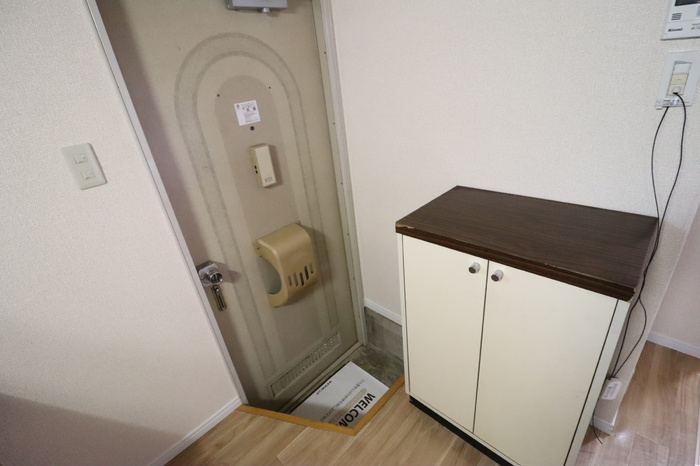 小川荘1号棟の玄関