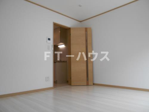 ＳＯＬＥＩＬ　ＰＬＡＩＳＩＲの居間・リビング