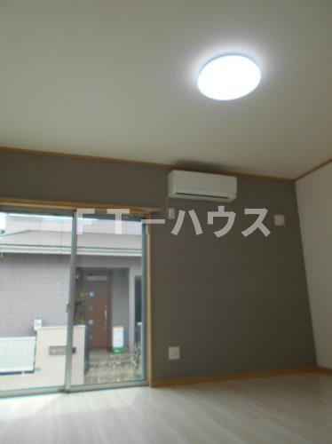 ＳＯＬＥＩＬ　ＰＬＡＩＳＩＲの居間・リビング