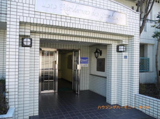 【その他共用部分】 | 総タイル張りのお洒落なエントランスです。