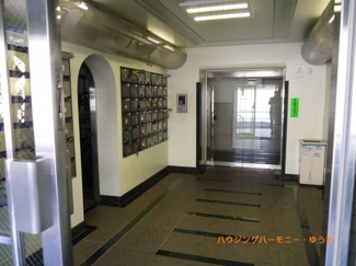 【エントランス】 | 開放感ある綺麗なエントランス。