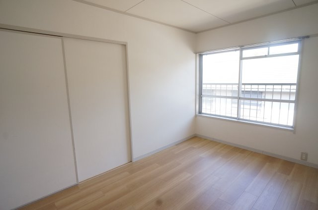 【洋室】 | エルパラッツォ三田 | 北向きのお部屋です
