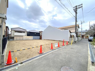 【前面道路含む現地写真】 | 灘区五毛通一丁目　売り土地 | 北側道路に面した整形地
（北側前面道路より2022年1月撮影）