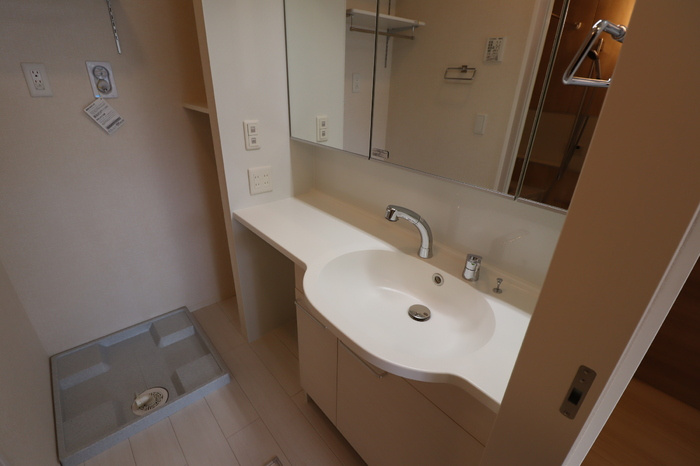 船橋市前原東３丁目のアパートの洗面所