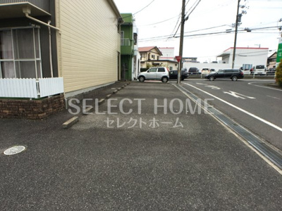 【駐車場】 | コーポラスウイング | 駐車場があるので、車を買う予定の方も安心です