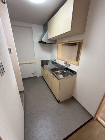 クリスタルコートⅠのキッチン