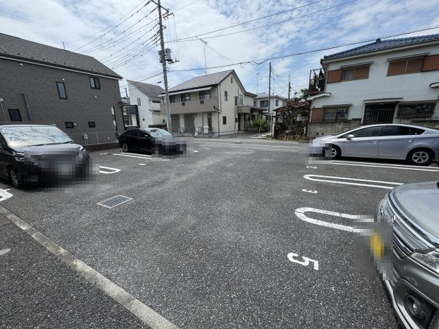 リヴィエーイルの駐車場