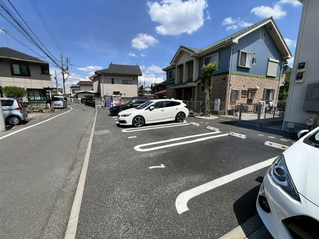 ワンスマイルの駐車場