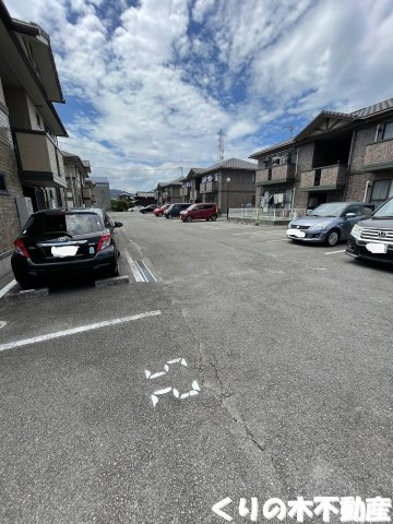 【駐車場】 | リヴェール・モリB棟 | 駐車場に車を止められます