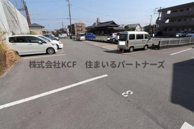 セジュール大善寺B棟の駐車場|カースペースがあります