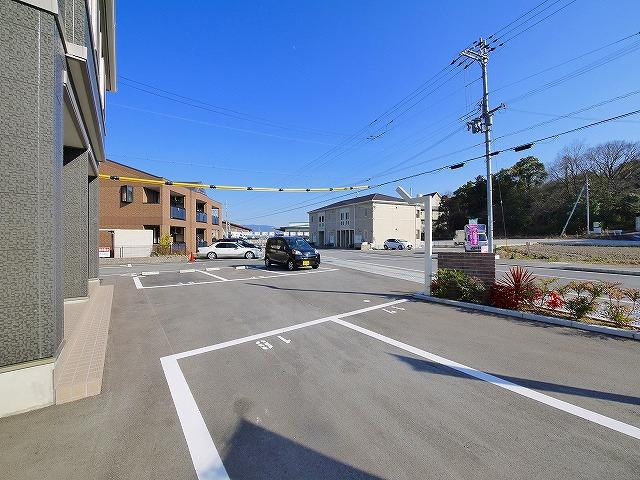 グリーンヒル輝の駐車場