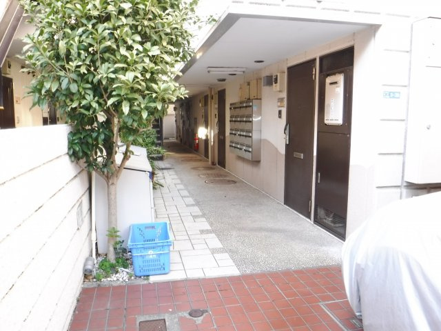 パールホワイトのエントランス