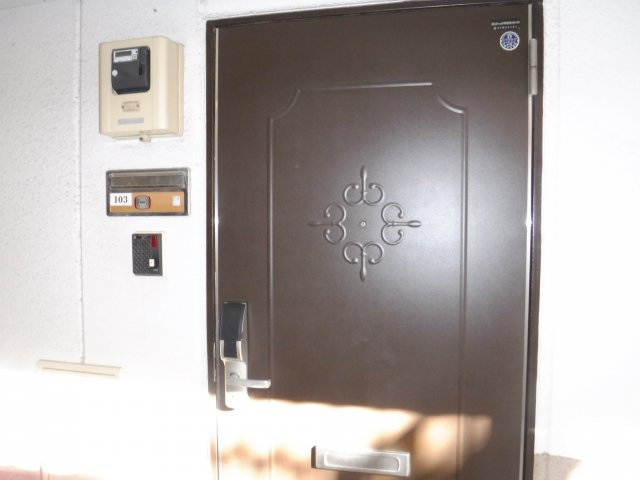 パールホワイトの玄関
