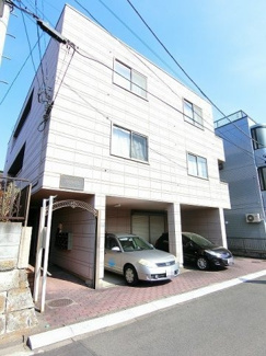 【外観】 | 小田急線「新百合ヶ丘」駅より徒歩圏内の3階建てマンション♪通勤通学はもちろん、お買い物やお出かけにもGood☆