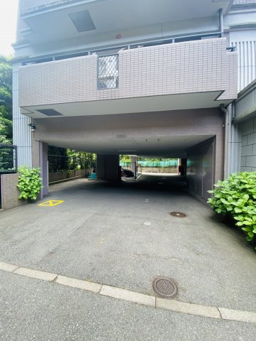 アートウィル赤坂の駐車場