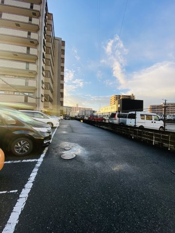 クローバーマンション箱崎2の駐車場