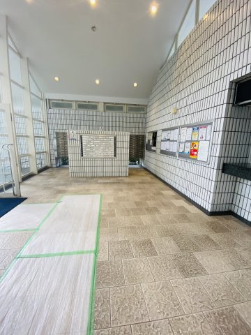 アンピール空港通り一号館のエントランス