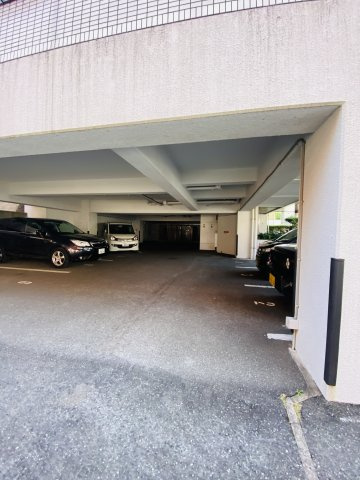エスポワール小笹の駐車場
