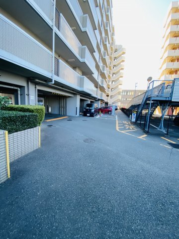 アンピール箱崎東の駐車場