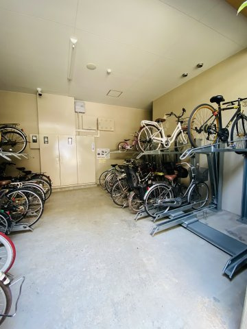 チュリス平尾駅前の駐車場