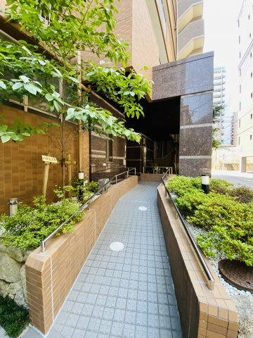 チュリス平尾駅前のエントランス