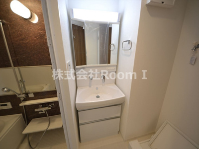 【洗面所】 | ラ・メゾンヴェール上町 | スペースが確保できる洗面所です