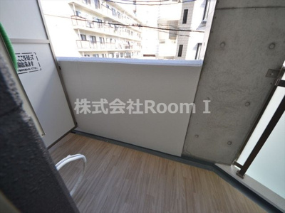 【バルコニー】 | ラ・メゾンヴェール上町 | 外からの目が気にならないバルコニーで洗濯物が干せます