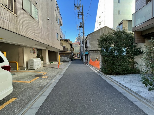 建築条件なし 浅草２丁目の土地の前面道路含む現地写真|前面道路もすっきりしています。つきあたりはひさご通り。