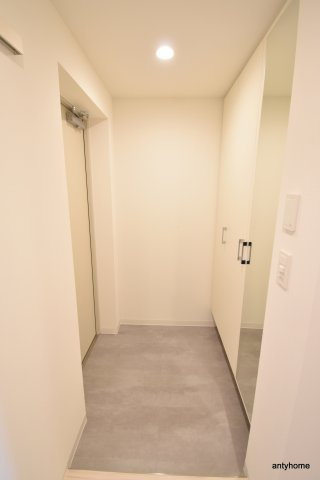 アーバネックス西本町　仲介手数料無料の玄関