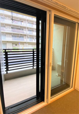 「防音マンション」プレシャスラシクラス浅草の設備|2重ならぬ3重サッシの窓です。防音対策はばっちりです。