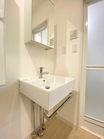 「防音マンション」プレシャスラシクラス浅草の洗面所|使いやすい独立洗面台です