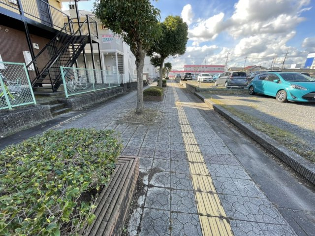 【周辺】 | パステック駐車場 | 歩道佐貫駅方面へ