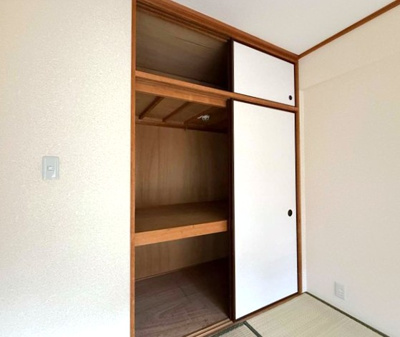 【収納】 | レジョン77 | 和室6帖のお部屋にある天袋付き押入れです！かさばるお布団や季節のお洋服を収納するのに便利☆