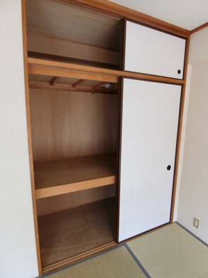 【収納】 | レジョン77 | 和室6帖のお部屋にある天袋付き押入れです！かさばるお布団や季節のお洋服を収納するのに便利☆