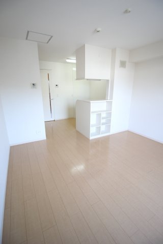 グリーンクレスト新横浜Bの居間・リビング