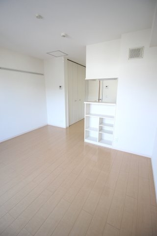 グリーンクレスト新横浜Bの居間・リビング